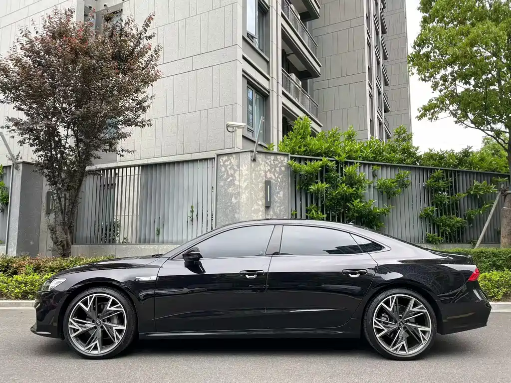 Audi A7L — фото 5