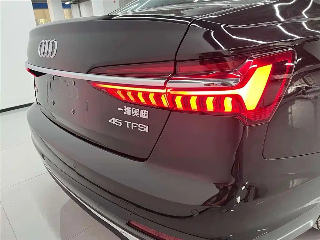 Audi A6L — фото 8