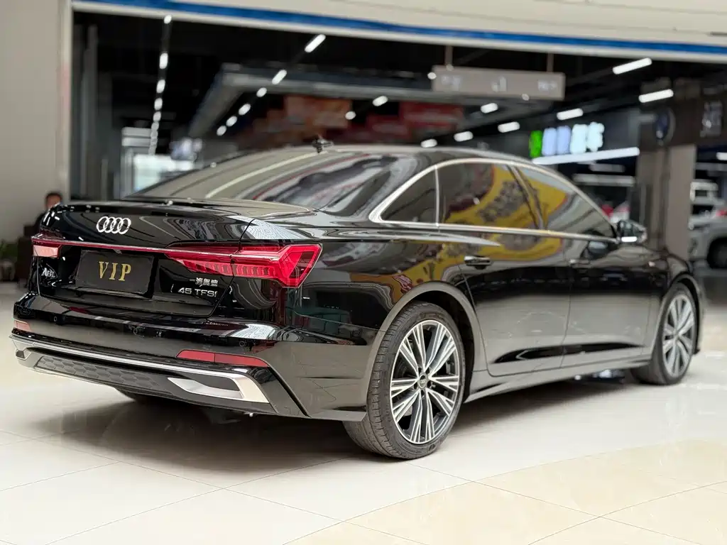 Audi A6L — фото 9