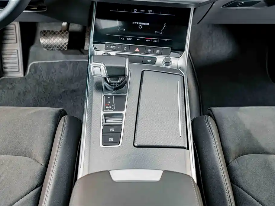 Audi A7L — фото 11