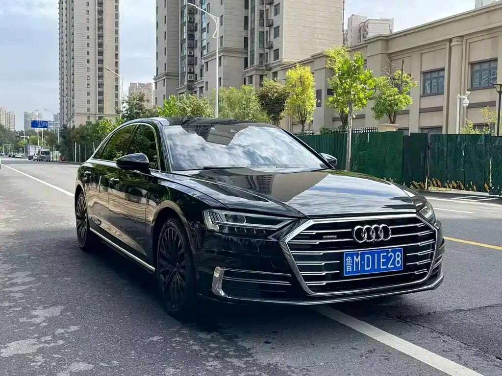 Audi A8 — фото 3