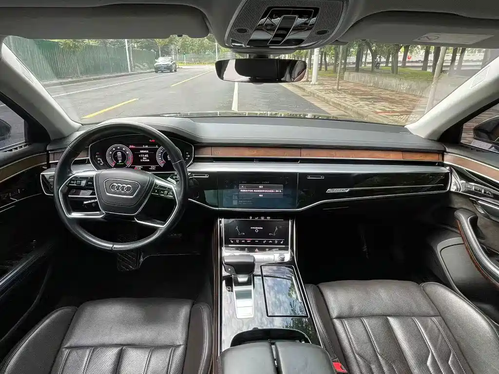 Audi A8 — фото 5
