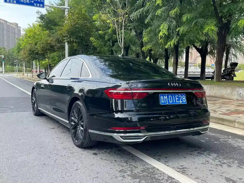 Audi A8 — фото 7