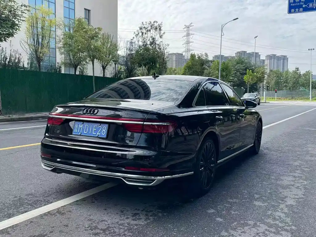 Audi A8 — фото 9