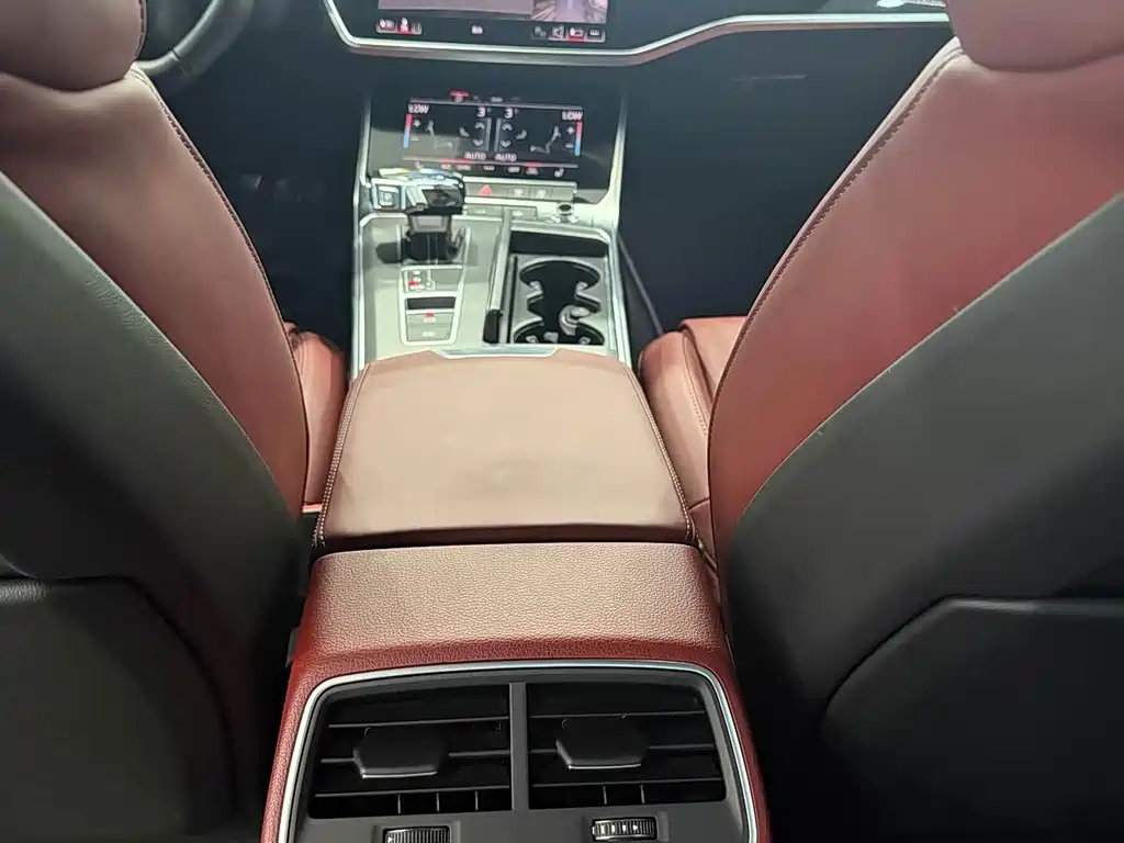 Audi A7L — фото 6