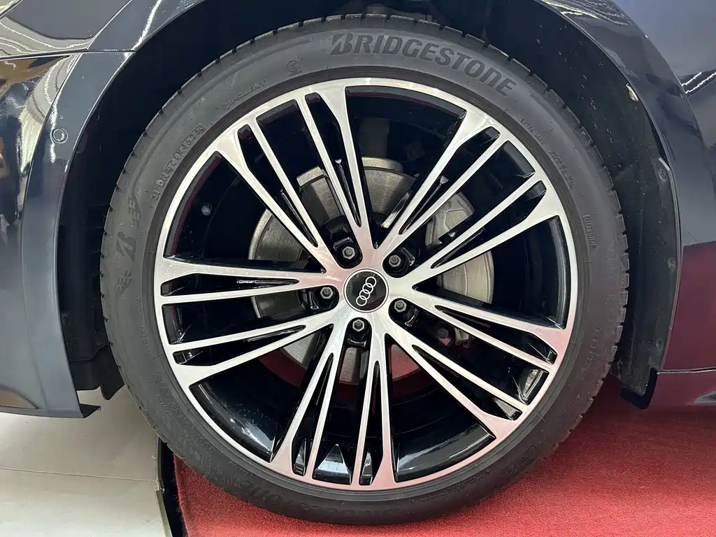 Audi A7 — фото 40