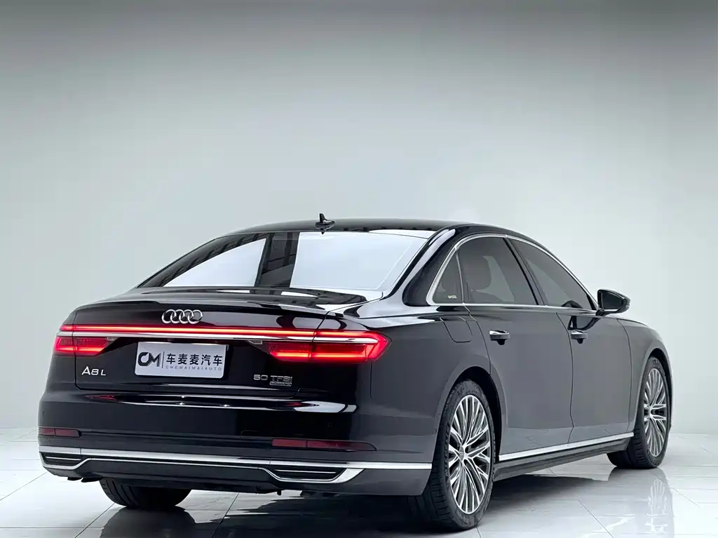 Audi A8 — фото 3