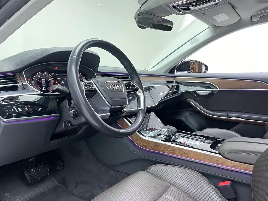 Audi A8 — фото 4