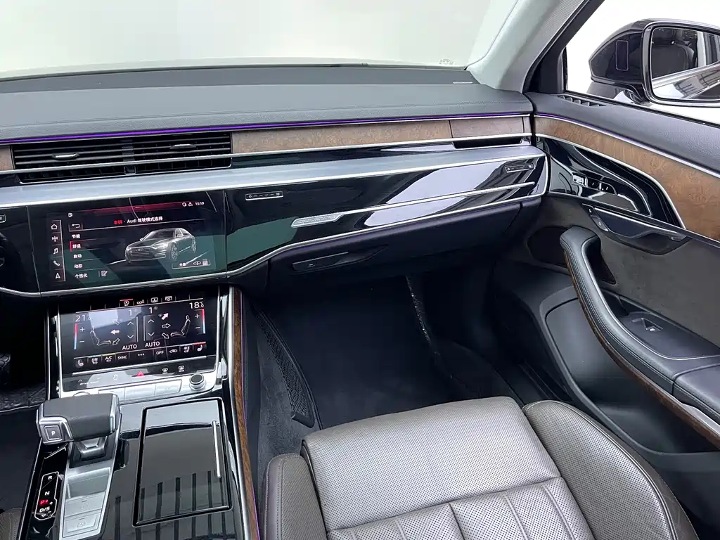 Audi A8 — фото 5