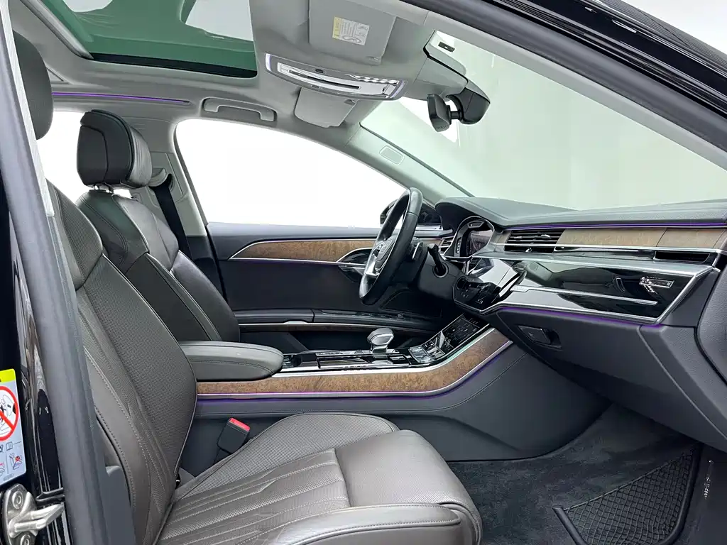 Audi A8 — фото 6