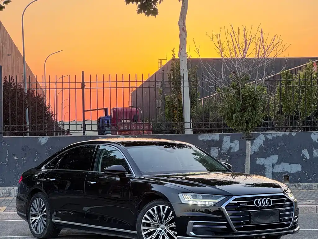 Audi A8 — фото 3