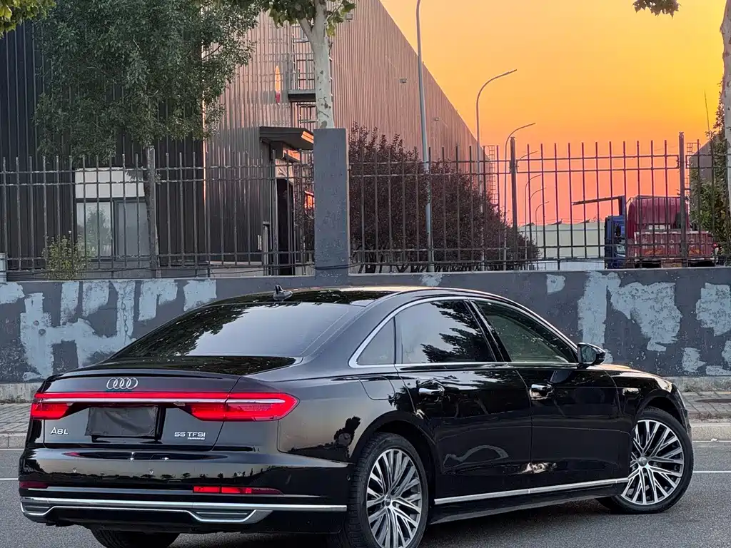 Audi A8 — фото 8