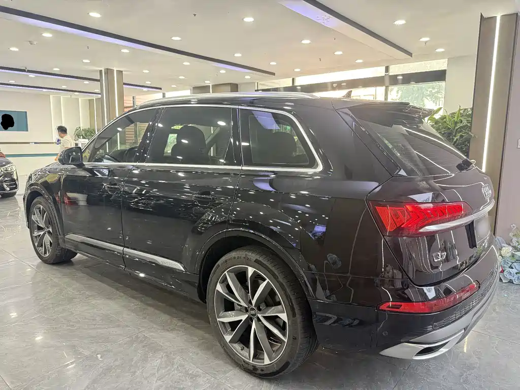 Audi Q7 — фото 9