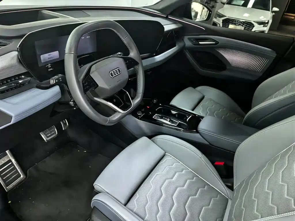 Audi Q6L e-tron — фото 10