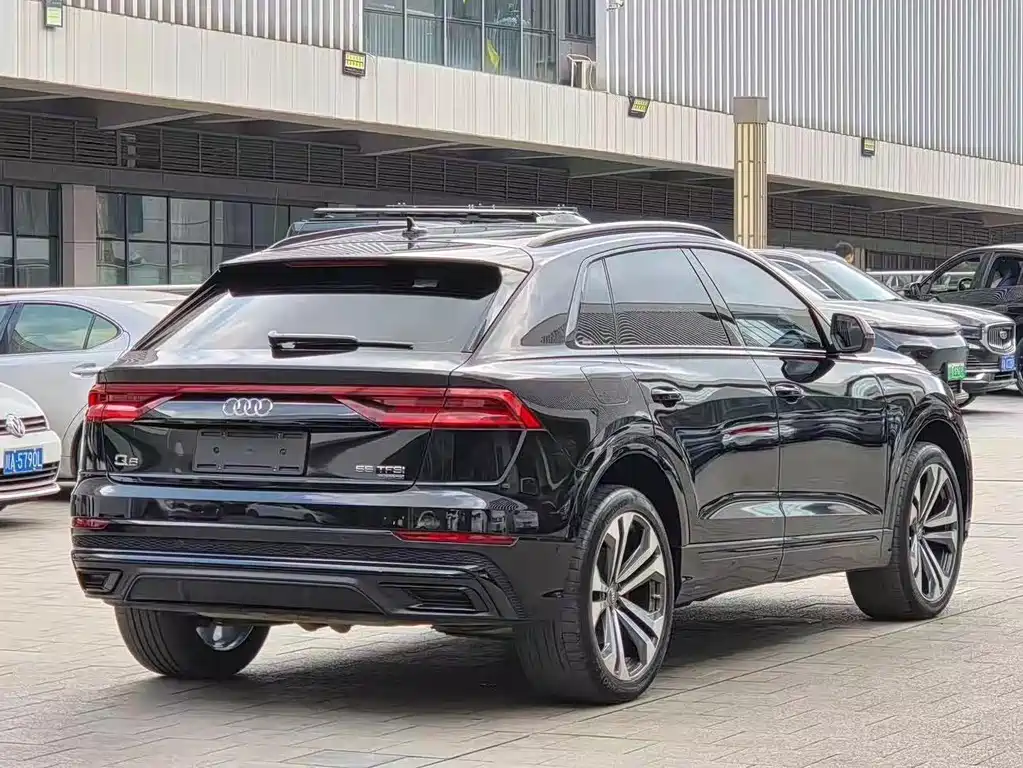 Audi Q8 — фото 9