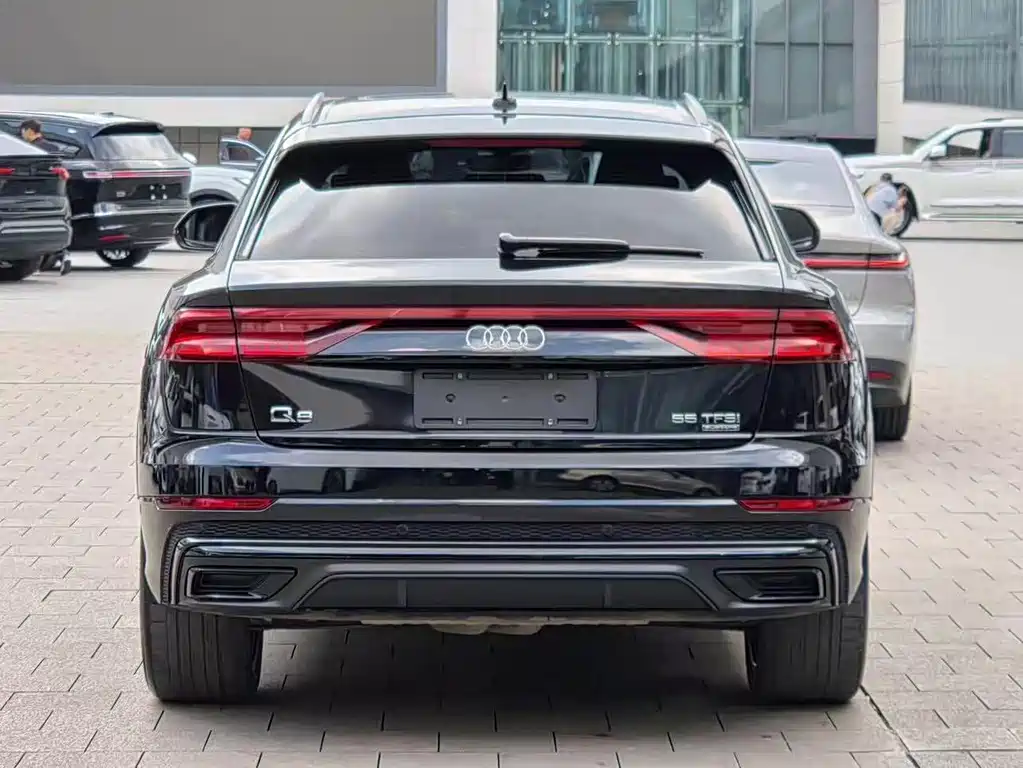 Audi Q8 — фото 10