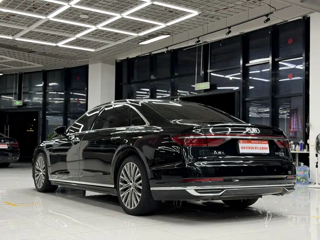 Audi A8 — фото 6