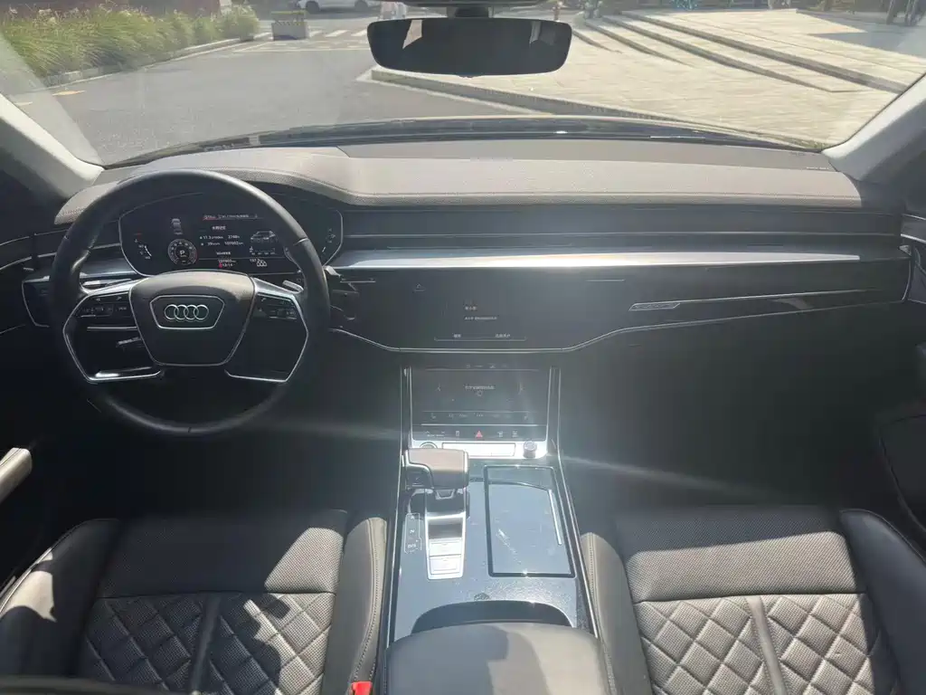 Audi A8 — фото 7