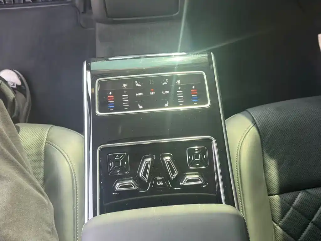 Audi A8 — фото 10