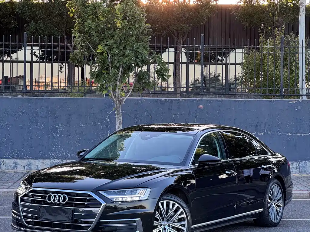Audi A8 — фото 2