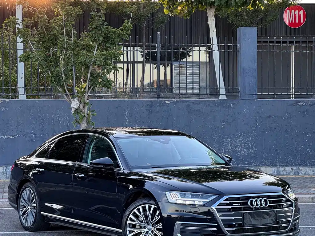 Audi A8 — фото 3