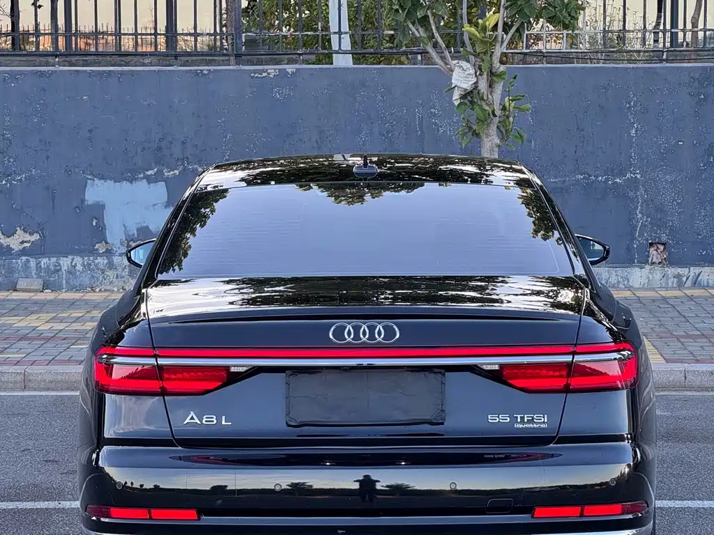 Audi A8 — фото 7