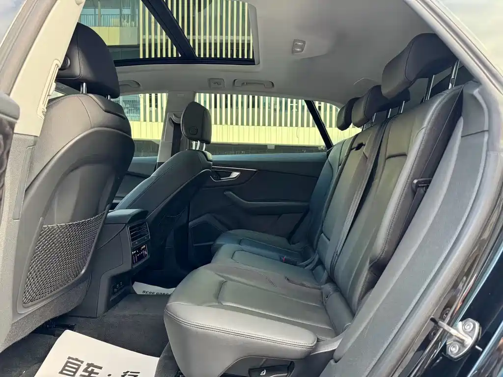 Audi Q8 — фото 7
