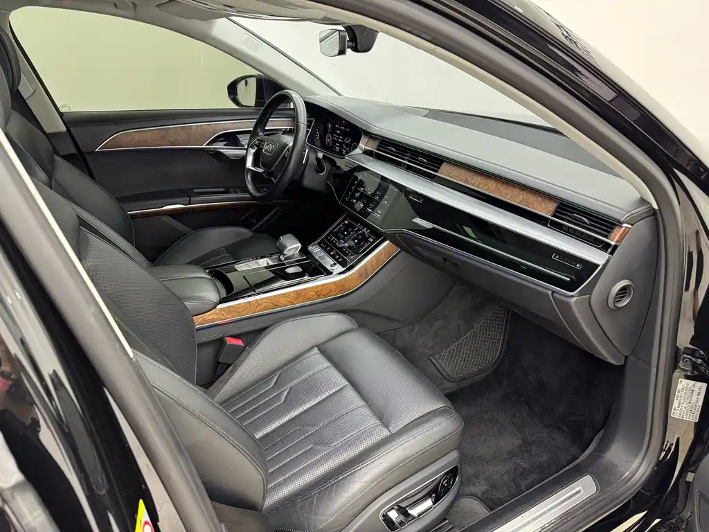 Audi A8 — фото 14