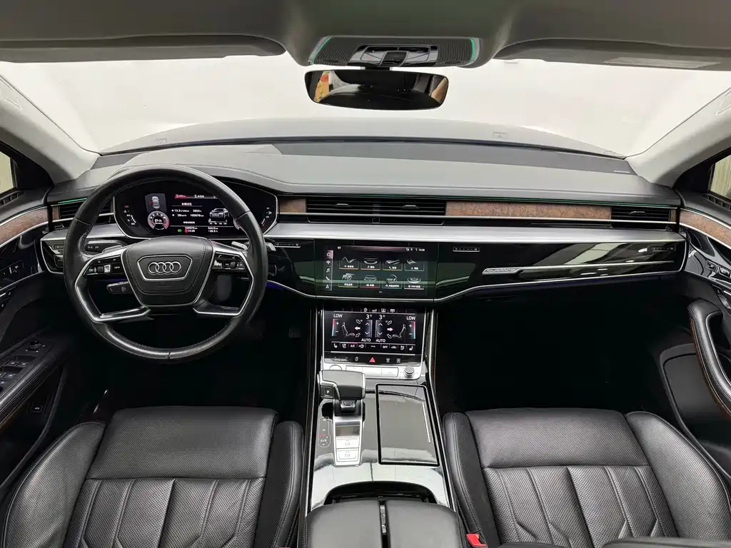 Audi A8 — фото 15