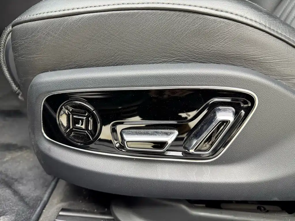 Audi A8 — фото 17