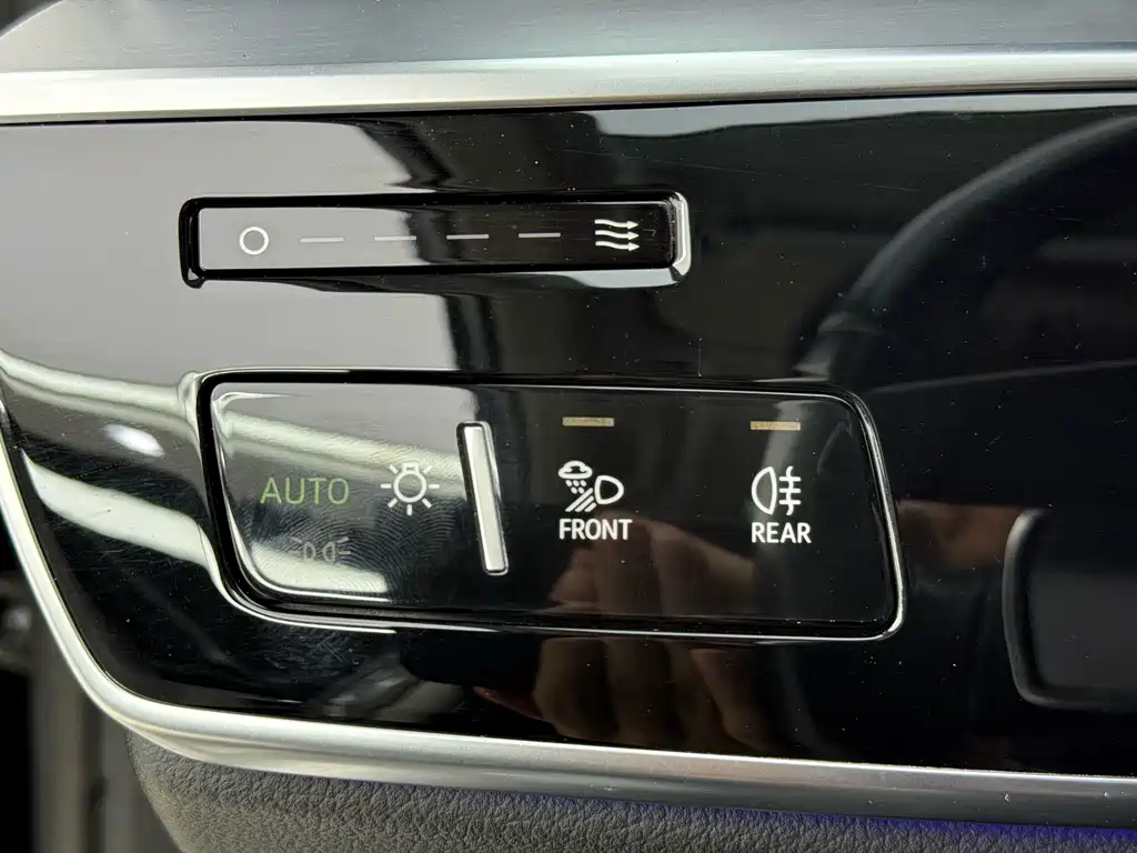 Audi A8 — фото 18