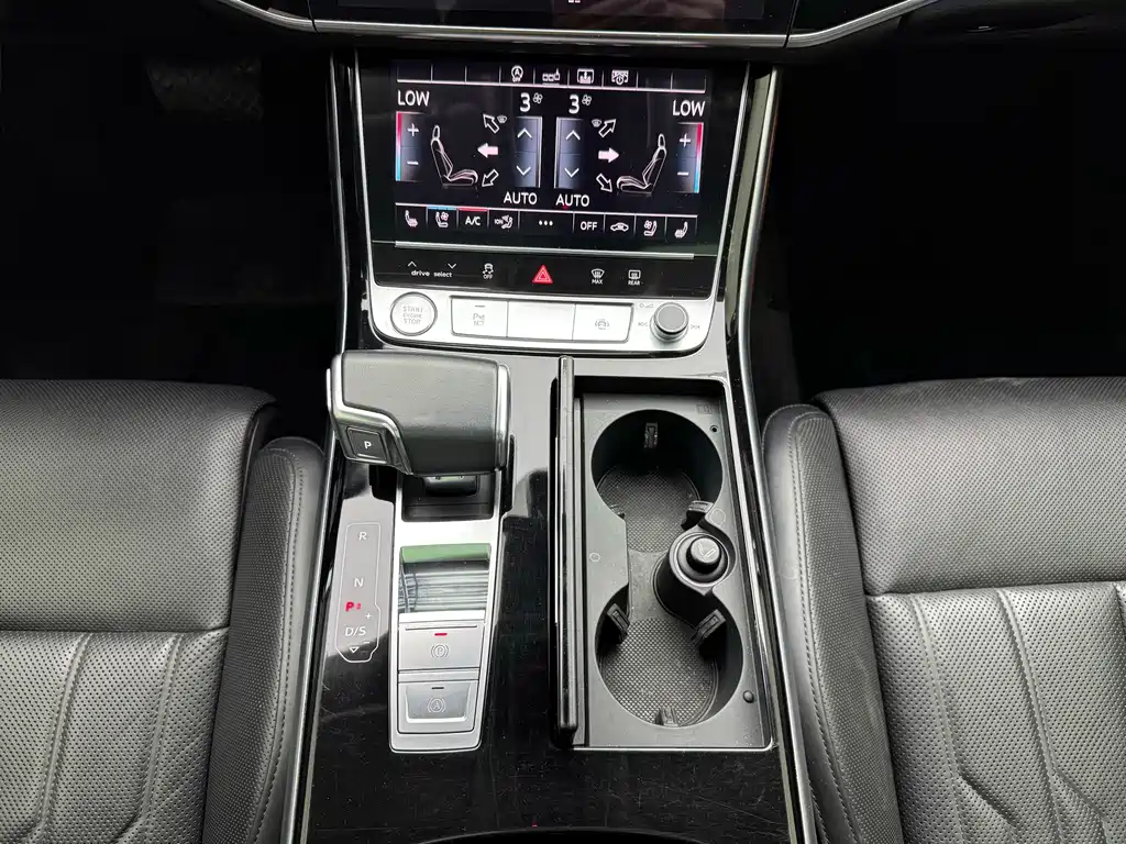 Audi A8 — фото 21