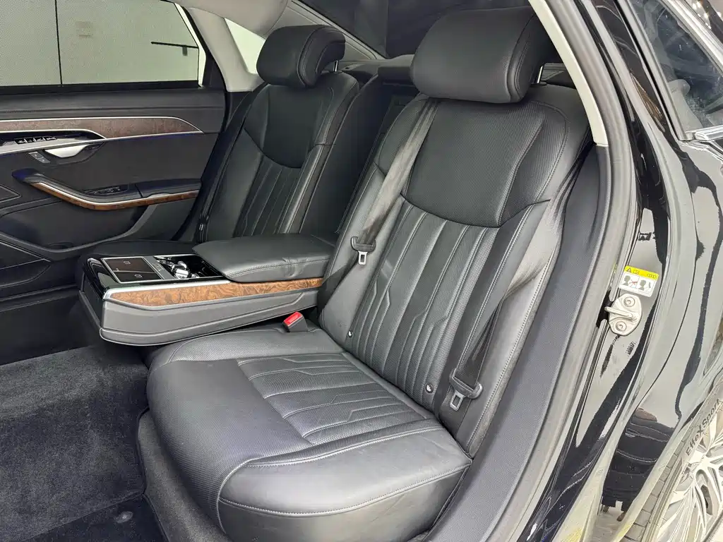 Audi A8 — фото 26