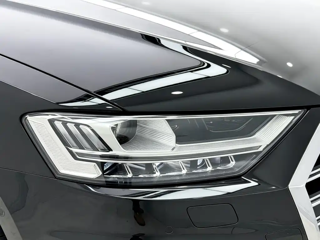 Audi A8 — фото 34
