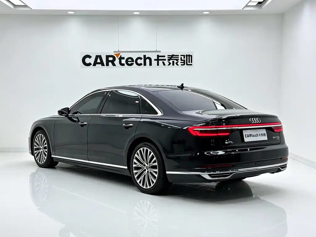 Audi A8 — фото 7