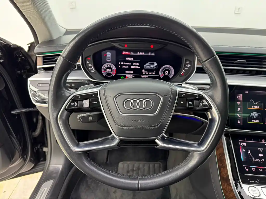 Audi A8 — фото 9