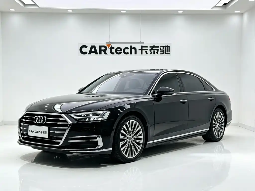 Audi A8 — фото 1