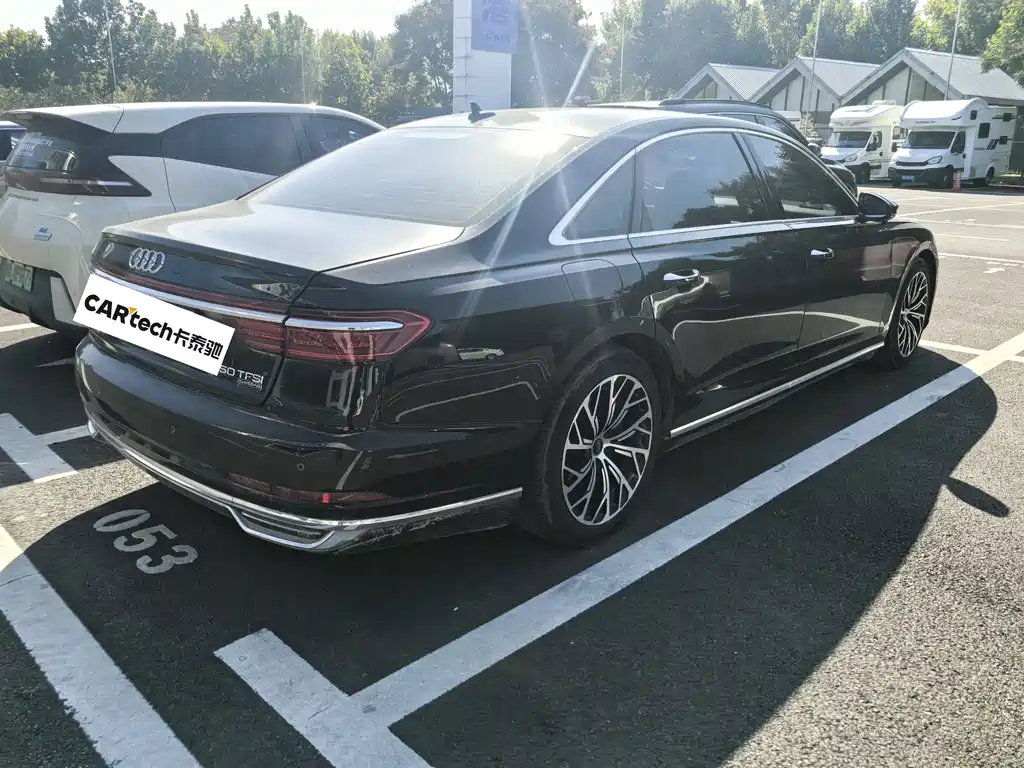 Audi A8 — фото 4