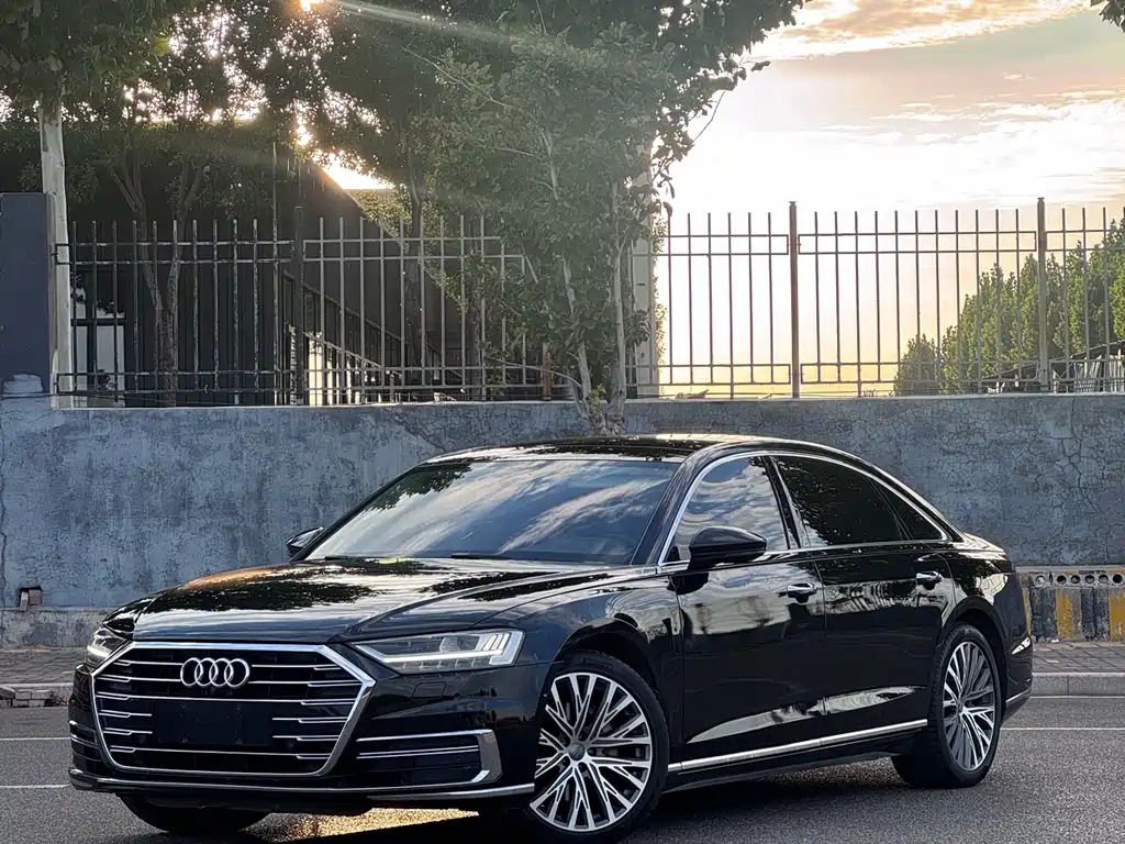Audi A8 — фото 2