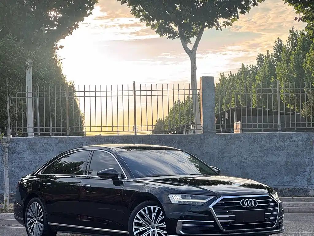 Audi A8 — фото 3