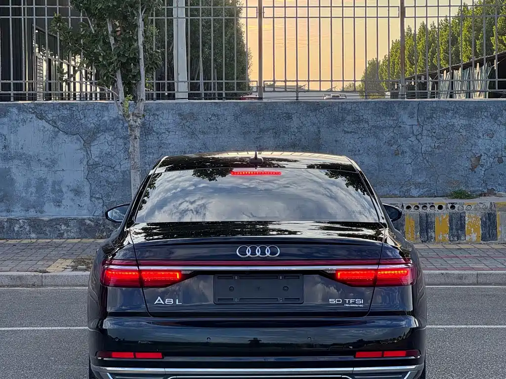 Audi A8 — фото 7