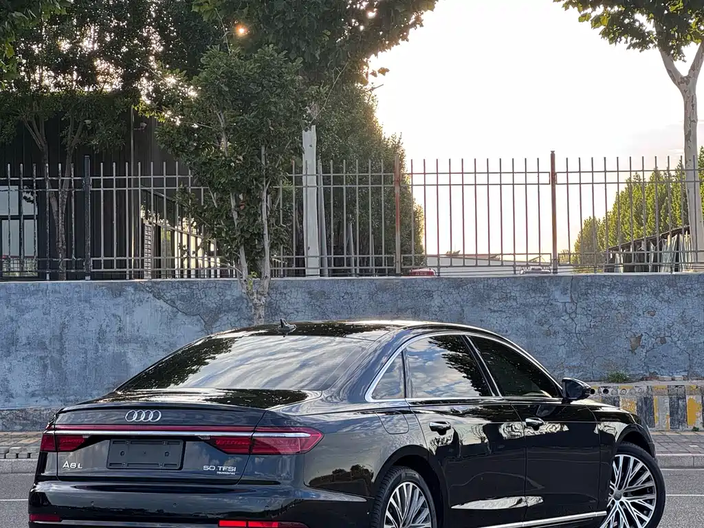 Audi A8 — фото 9
