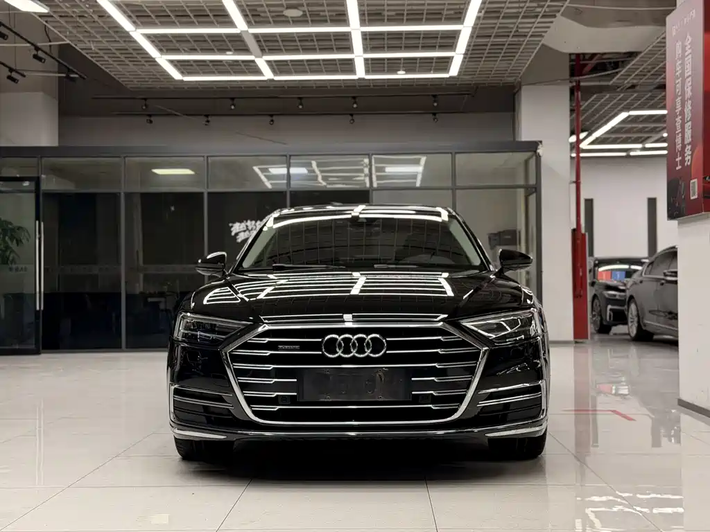 Audi A8 — фото 2