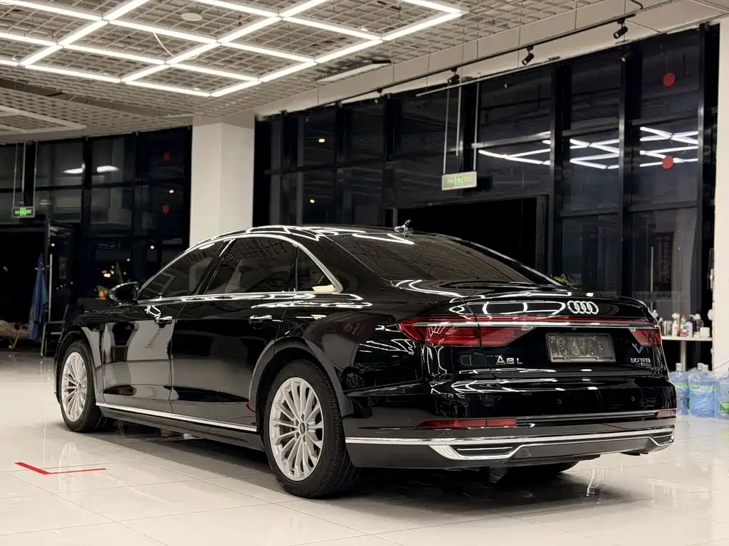 Audi A8 — фото 4