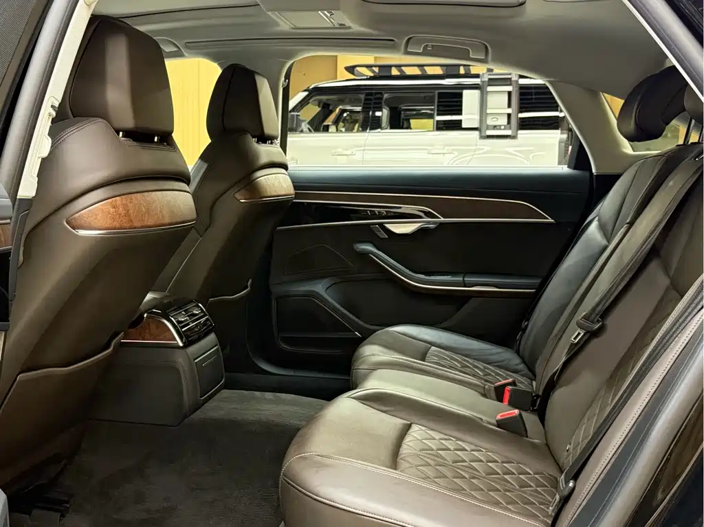 Audi A8 — фото 17
