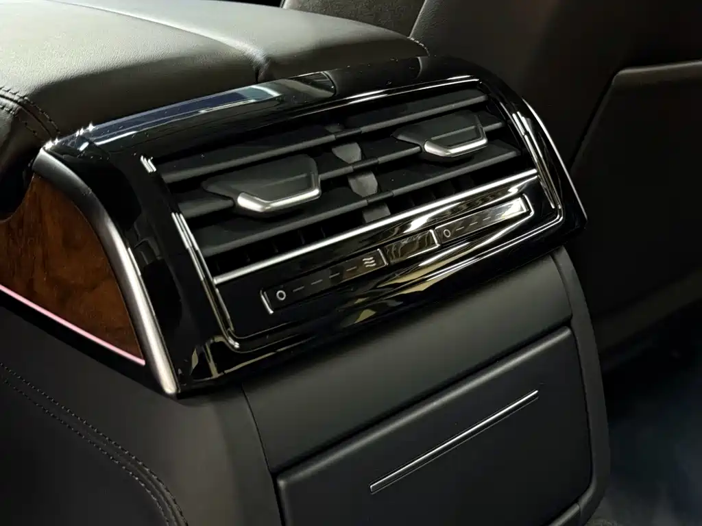 Audi A8 — фото 18