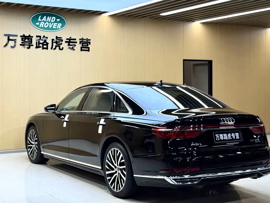 Audi A8 — фото 21