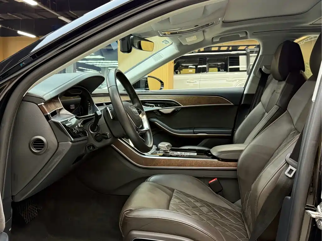 Audi A8 — фото 10