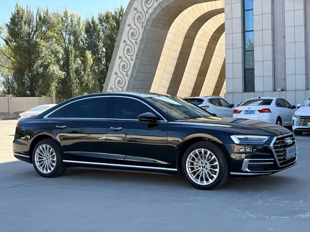 Audi A8 — фото 3