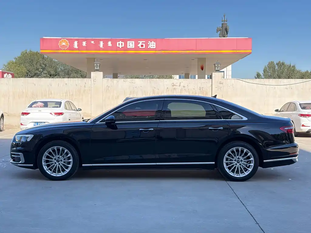 Audi A8 — фото 4